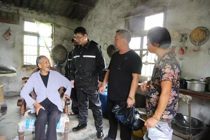 台风动态追踪：台州迎来风雨共舞的温馨守护时刻